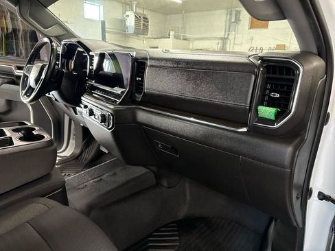 Used 2024 Chevrolet Silverado 2500 LT AWD/4WD image 47