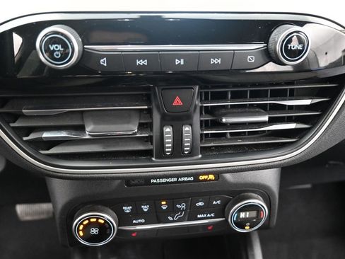 Used 2020 Ford Escape SE image 17