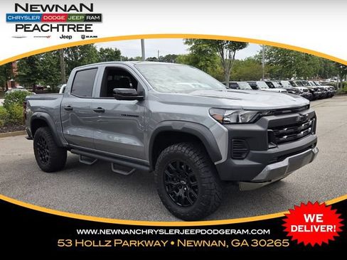 Used 2024 Chevrolet Colorado Trail Boss w/ Technology Package AWD/4WD image 1