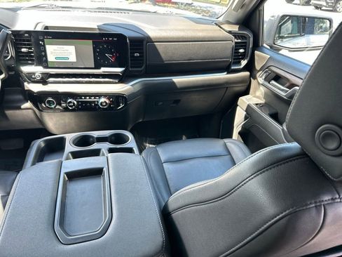 Used 2024 GMC Sierra 1500 SLT AWD/4WD image 11