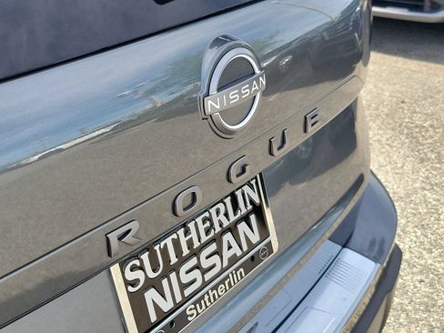 Certified 2026 Nissan Rogue SV FWD image 6