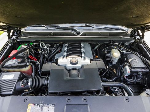 Used 2018 Cadillac Escalade Luxury image 26