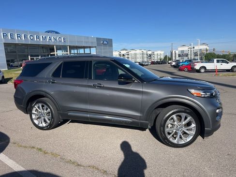 Used 2023 Ford Explorer Platinum w/ Technology Package AWD/4WD image 4