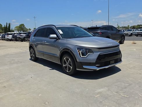 New 2026 Kia Niro FWD image 2