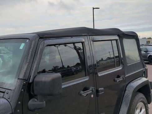 Used 2017 Jeep Wrangler Unlimited Sahara w/ Connectivity Group image 10