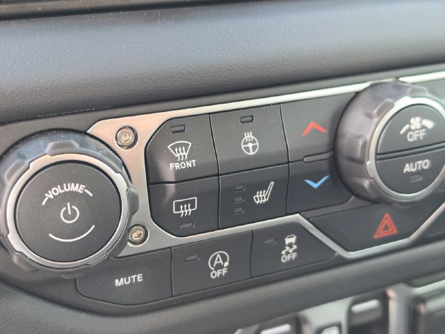 Used 2026 Jeep Wrangler Unlimited Rubicon AWD/4WD image 30