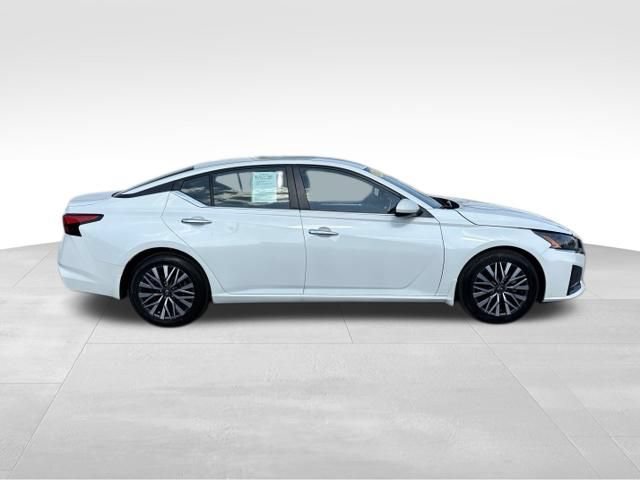 Used 2023 Nissan Altima 2.5 SV FWD image 9