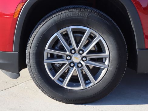 Used 2023 Chevrolet Traverse LT image 31