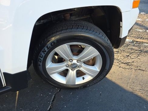 Used 2014 Jeep Patriot Limited image 42