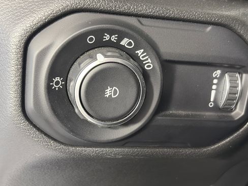 Used 2023 Jeep Wrangler Unlimited Sport AWD/4WD image 31
