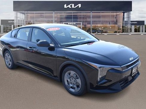 New 2026 Kia K4 LX FWD image 1