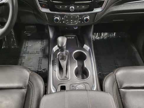 Used 2023 Chevrolet Traverse LT w/ Rear Camera Mirror Package image 16