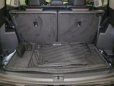 Certified 2025 Volkswagen Atlas Peak Edition SE AWD/4WD image 16