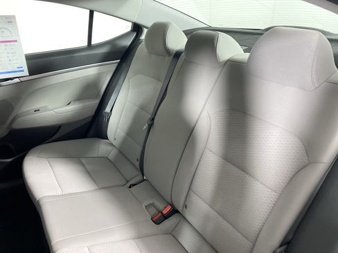Used 2020 Hyundai Elantra SE FWD image 30