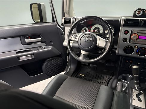 Used 2008 Toyota FJ Cruiser 2WD w/ Upgrade Pkg 2 image 23