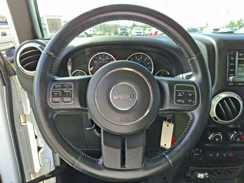 Used 2015 Jeep Wrangler Unlimited Sahara w/ Connectivity Group image 19