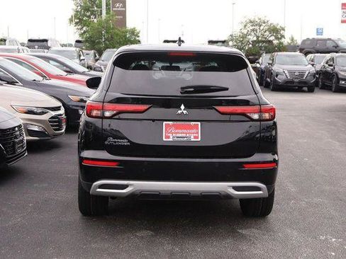 Used 2024 Mitsubishi Outlander SE Black Edition FWD image 6