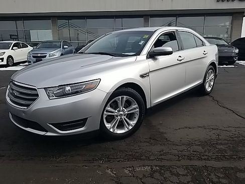 Used 2018 Ford Taurus SEL image 2