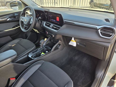 Used 2025 Chevrolet TrailBlazer LS w/ LS Convenience Package FWD image 30