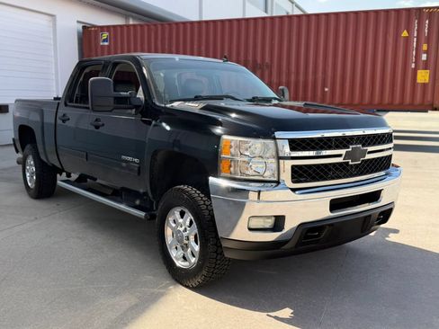 Used 2011 Chevrolet Silverado 2500 LT w/ Interior Plus Package RWD image 4
