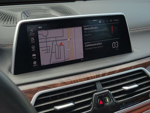 Used 2022 BMW 750i xDrive AWD/4WD image 27