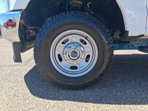 Used 2022 Ford F250 XL w/ Power Equipment Group AWD/4WD image 24