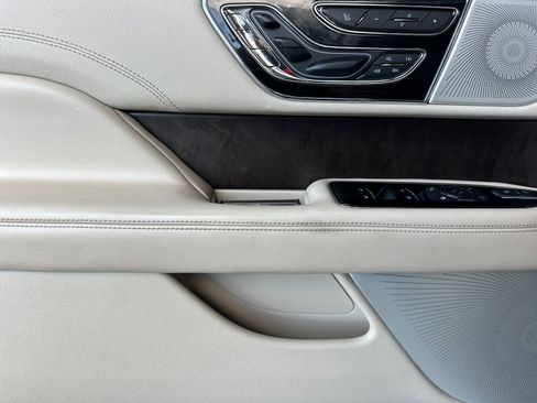 Used 2020 Lincoln Navigator L Reserve image 11