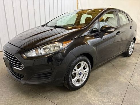 Used 2015 Ford Fiesta SE w/ Comfort Package FWD image 3