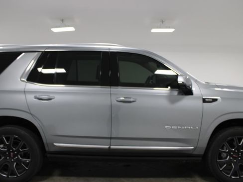 Used 2024 GMC Yukon Denali w/ Denali Reserve Package AWD/4WD image 11