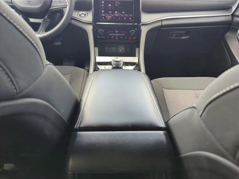 Used 2024 Jeep Grand Cherokee Laredo AWD/4WD image 19