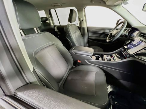 Used 2023 Jeep Grand Cherokee Laredo w/ Luxury Tech Group I image 26