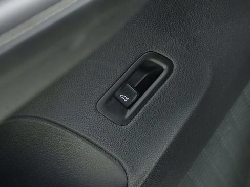 Used 2025 Volkswagen Atlas SE FWD image 28