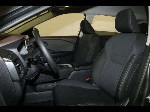 Used 2023 Nissan Rogue S image 22