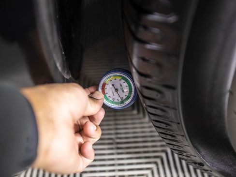 Used 2017 Land Rover Range Rover Sport HSE image 41