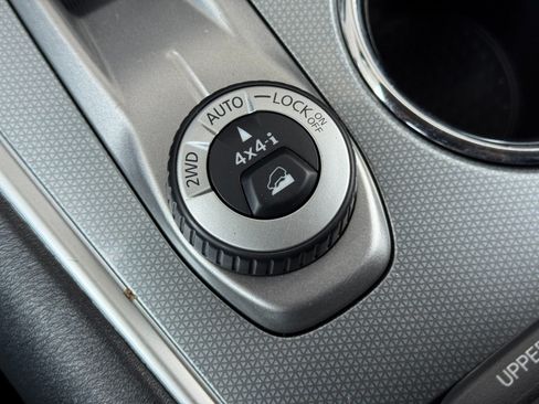 Used 2020 Nissan Pathfinder SL AWD/4WD image 32