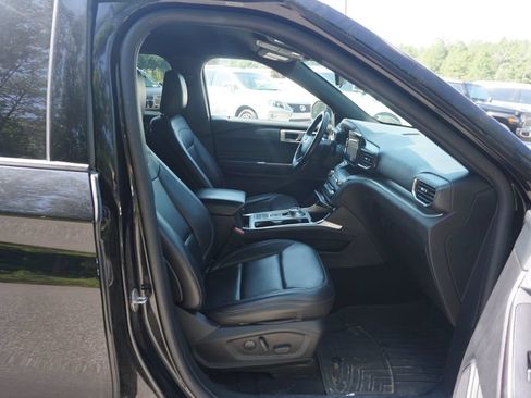 Used 2020 Ford Explorer XLT w/ Equipment Group 202A RWD image 16