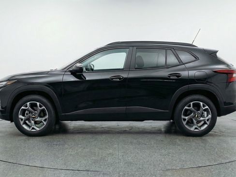 Used 2025 Chevrolet Trax LT image 5