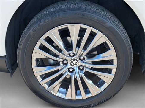 Used 2024 Toyota Venza Limited image 10