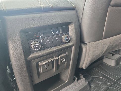 Used 2022 Chevrolet Traverse LT w/ LT Premium Package image 35