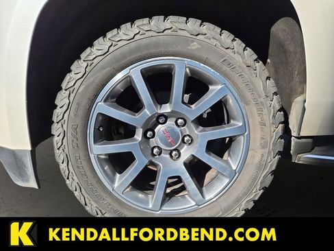 Used 2015 GMC Yukon Denali w/ Open Road Package AWD/4WD image 14