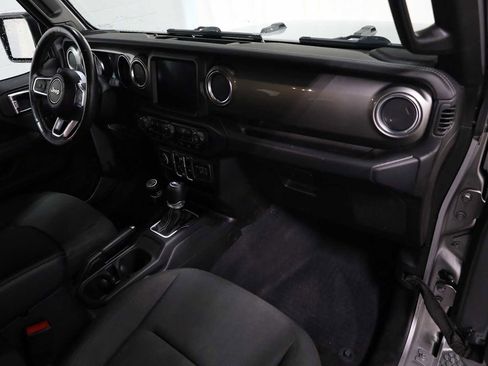 Used 2019 Jeep Wrangler Unlimited Sahara image 6