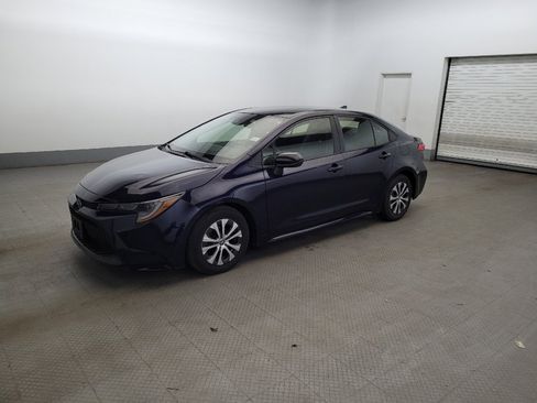 Used 2021 Toyota Corolla LE FWD image 2