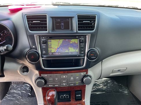 Used 2013 Toyota Highlander Limited AWD/4WD image 19