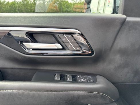 Used 2025 Chevrolet Suburban Premier RWD image 24
