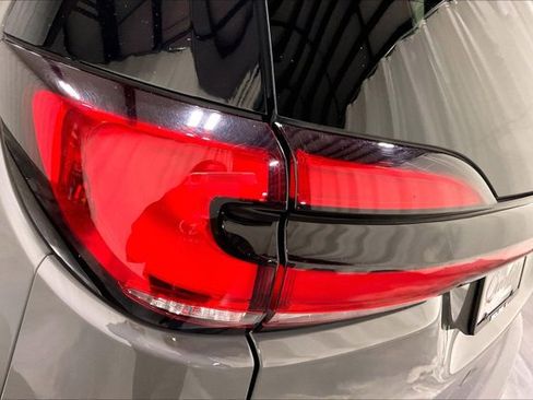 Used 2021 Chrysler Pacifica Touring-L w/ Uconnect Theater Family Group FWD image 30