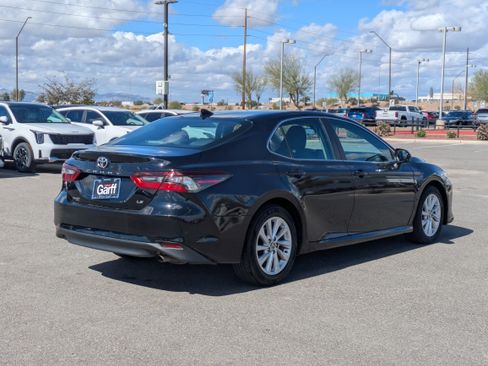 Used 2024 Toyota Camry LE image 5