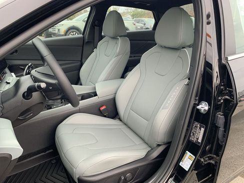 New 2025 Hyundai Elantra Limited image 26