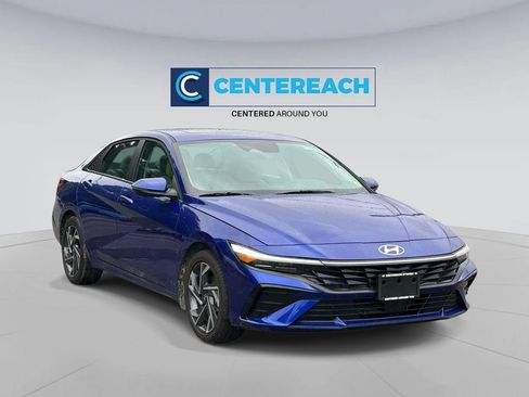 Used 2025 Hyundai Elantra Limited FWD image 4
