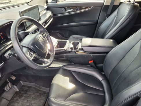 Used 2023 Lincoln Nautilus FWD w/ Premium Package image 17