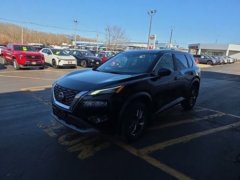 Used 2023 Nissan Rogue S image 9